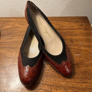 Vintage Salvatore Ferragamo Womens Brown Croc-Embossed & Black Suede Flats